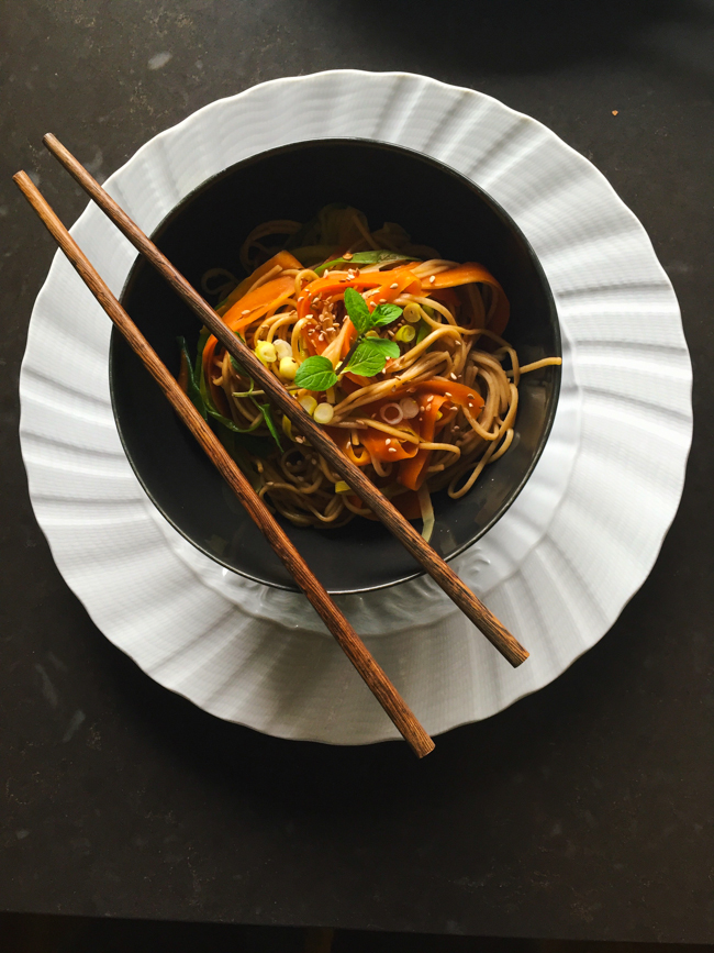 soba bowl with carrot and leek